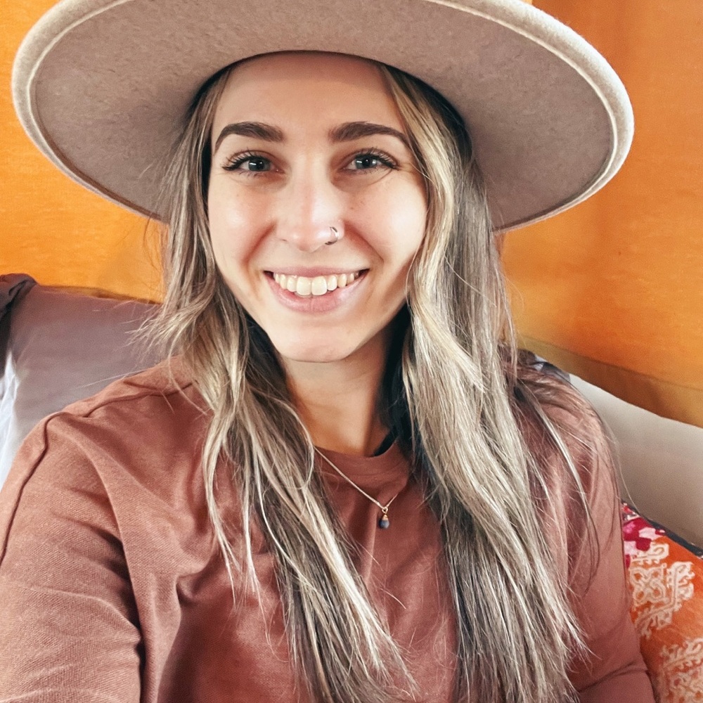 Meet your Posher, Aly